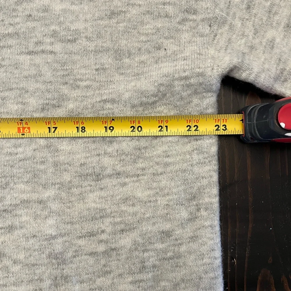 3/$20 SALE! H&M LOGG Brand Cozy Women’s Grey V-Neck Sweater, Size Medium